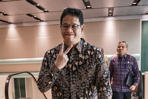 Menteri Keuangan Purbaya Yudhi Sadewa berjalan untuk mengikuti rapat kerja dengan Badan Anggaran (Banggar) DPR di Kompleks Parlemen, Senayan, Jakarta, Kamis (18/9/2025). Foto: Dhemas Reviyanto/ANTARA FOTO