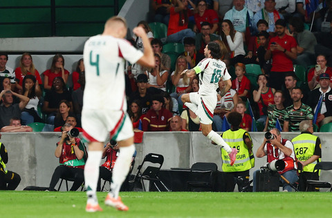 Selebrasi pemain Timnas Hongaria Dominik Szoboszlai usai mencetak gol ke gawang Timnas Portugal pada pertandingan Grup F Kualifikasi Piala Dunia 2026 Zona Eropa di Estadio Jose Alvalade, Lisbon, Portugal, Selasa (14/10/2025). Foto: Pedro Nunes/REUTERS