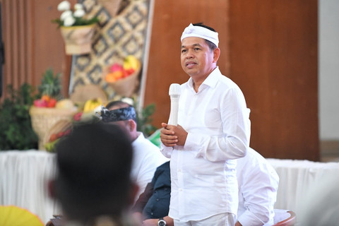 Gubernur Jawa Barat Dedi Mulyadi menghadiri Rapat Koordinasi (Rakor) Ketenagakerjaan di Gedung Sigrong Bale Sri Baduga, Kabupaten Purwakarta, Selasa (14/10/2025). Foto: Pemprov Jawa Barat