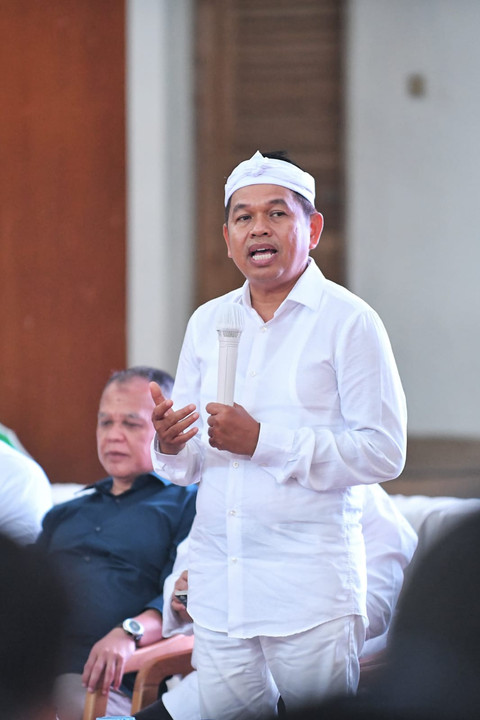 Dedi Mulyadi dalam Rakor Ketenagakerjaan di Gedung Sigrong Bale Sri Baduga, Kabupaten Purwakarta, Selasa (14/10/2025). Foto: Pemprov Jawa Barat