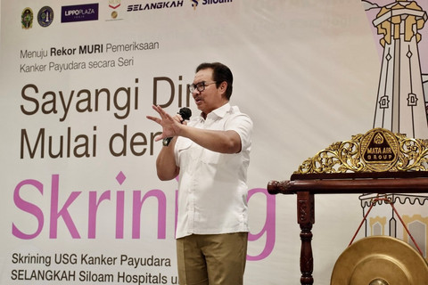 Wali Kota Yogyakarta Dr. (H.C), dr. Hasto Wardoyo, Sp.OG(K) memberikan sambutan dan pemaparan dalam program Rekor MURI Skrining USG Kanker Payudara. Foto: Dok. Istimewa
