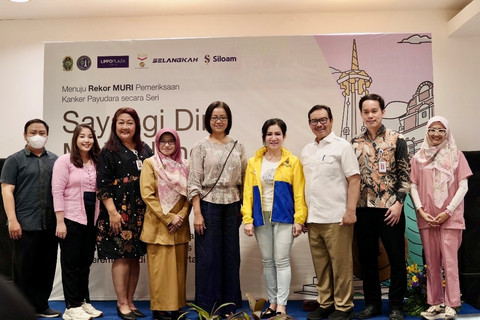 Foto bersama Pembukaan Program Rekor Muri Skrining USG Kanker Payudara bersama SELANGKAH di Yogyakarta. Foto: Dok. Istimewa
