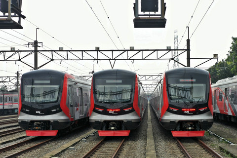 11 rangkaian kereta rel listrik (KRL) baru buatan China resmi beroperasi di wilayah Jabodetabek. Foto: KAI Commuter