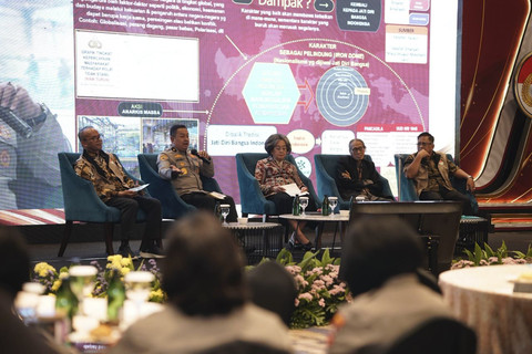 Kiri ke kanan: Junus Simangunsong, Langgeng Purnomo, Meutia Hatta, Anhar Gonggong, Supardi Hamid, di seminar di Artotel Suites Mangkuluhur, Jakarta (15/10/2025). Foto: Humas Polri