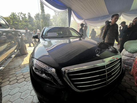 Mercedes-Benz S400 yang diamankan Bea Cukai Kalbar. Foto: Rabiansyah/Hi!Pontianak