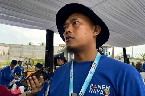 Salah satu pembudidaya ikan Nila pengguna teknologi perikanan dari Komdigi, Abdullah Agus Salim ditemui di Sukabumi, Jawa Barat, Rabu (15/10/2025). Foto: Abid Raihan/kumparan