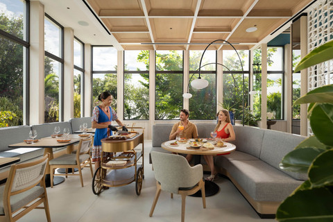 SKAI Bar & Grill memperkenalkan area makan dalam ruangan yang baru dibuka. Foto: dok. Padma Resort Legian