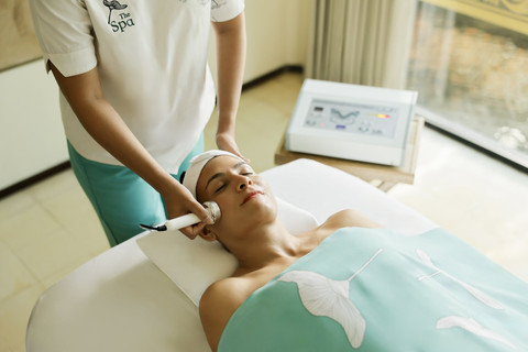Detox Facial menawarkan pengalaman peremajaan kulit yang menyeluruh. Foto: dok. Padma Resort Legian