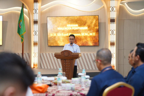 Wali Kota Pontianak memberikan sambutan dalam kegiatan Sosialisasi sensus Ekonomi 2026 di Aula Sultan Syarif Abdurrahman (SSA) Kantor Wali Kota Pontianak. Foto: Pemkot Pontianak