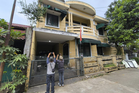 Suasana rumah diduga tempat penyekapan dan penyiksaan 3 pria di Pondok Aren, Tangsel. Foto: Dok. kumparan