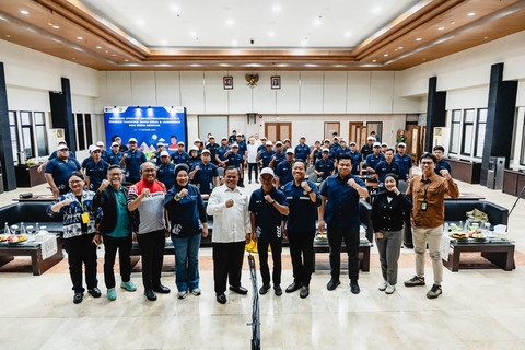 40 warga pengelola Desa Energi Berdikari mengikuti sertifikasi operator PLTS di Pusat Pengembangan Sumber Daya Manusia Ketenagalistrikan, Energi Baru, Terbarukan, dan Konservasi Energi (PPSDM KEBTKE), Kementerian ESDM, Jakarta pada Selasa (14/10). Foto: Dok. Pertamina