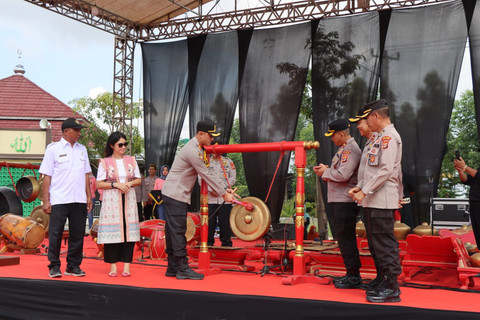 Pembukaan Pringsewu Cultural Festival Kapolres Cup II 2025 oleh Kapolres Pringsewu AKBP M Yunnus Saputra. | Foto: Dok Humas Polres Pringsewu