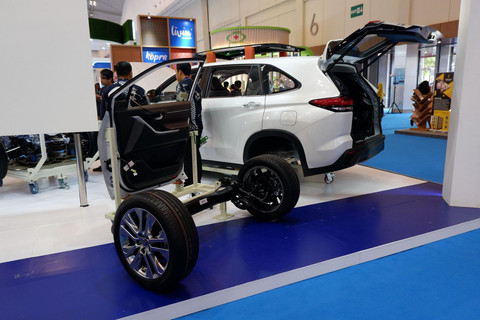 Toyota Kijang Innova Zenix Hybrid versi trondol. Foto: Aditya Pratama Niagara/kumparan