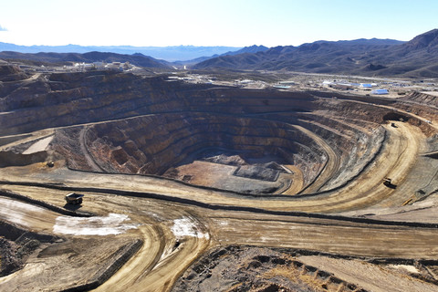 Ilustrasi tambang mineral. Foto: Shutterstock