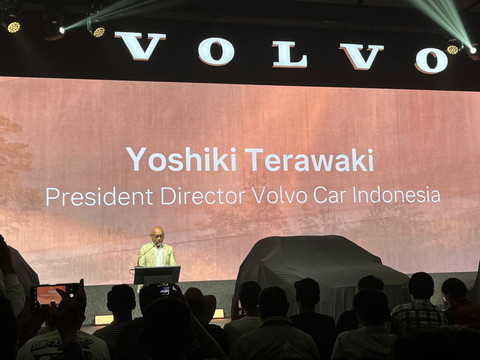 President Director Volvo Car Indonesia, Yoshiki Terawaki saat peluncuran 3 mobil baru Volvo di Hotel Fairmont, Kamis (16/10/2025). Foto: Fitra Andrianto/kumparan