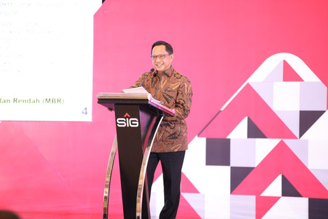 Menteri Dalam Negeri (Mendagri) Muhammad Tito Karnavian di acara Sosialisasi Program Kredit Usaha Rakyat (KUR) Perumahan dan Fasilitas Likuiditas Pembiayaan Perumahan (FLPP) di Ballroom Shangri-La Hotel, Kota Surabaya, Jawa Timur, Kamis (16/10/2025). Foto: Kemendag RI