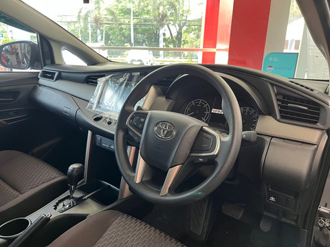 Toyota Kijang Innova Reborn keluaran 2025 di diler Toyota Auto2000 Cibinong, Rabu (15/10/2025). Foto: Syahrul Ghiffari/kumparan