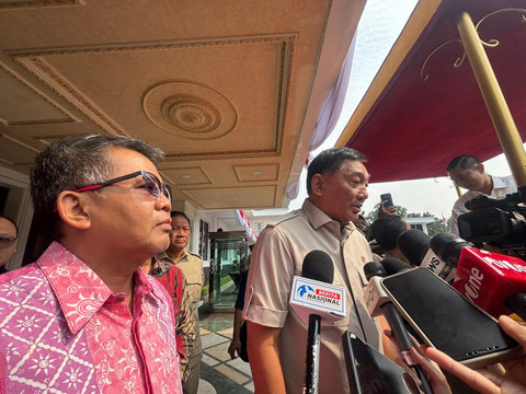 Menhan Sjafrie Sjamsoeddin (kanan) dan Ketua Majelis Syuro PKS Sohibul Iman (kiri) di Kantor Kemhan, Jakpus pada Jumat (17/10). Foto: Abid Raihan/kumparan