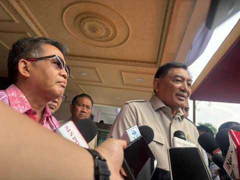 Menhan Sjafrie Sjamsoeddin (kanan) dan Ketua Majelis Syuro PKS Sohibul Iman (kiri) di Kantor Kemhan, Jakpus pada Jumat (17/10). Foto: Abid Raihan/kumparan