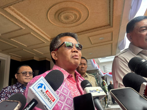 Menhan Sjafrie Sjamsoeddin (kanan) dan Ketua Majelis Syuro PKS Sohibul Iman (kiri) di Kantor Kemhan, Jakpus pada Jumat (17/10).  Foto: Abid Raihan/kumparan