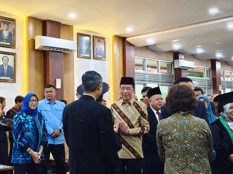 Presiden ke-7 RI Joko Widodo saat menghadiri Rapat Senat Terbuka Peringatan Dies Natalis ke-62 Fakultas Kehutanan UGM di Auditorium Fakultas Kehutanan UGM, Jumat (17/10). Foto: Arfiansyah Panji Purnandaru/kumparan