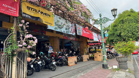 Toko Adi Mitra, dealer resmi Polygon yang terletak di jalan Mayjend Sutoyo No.9, Mantrijeron, Kec. Mantrijeron, Kota Yogyakarta. Foto: Yusuf Hay/Pandangan Jogja