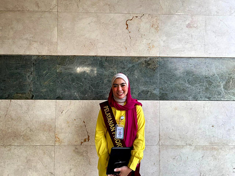 Dewi (33), Patient Experience Officer RSUD Cengkareng, Jakarta Barat pada Sabtu (18/10/2025) pagi.  Foto: Amira Nada Fauziyyah/kumparan