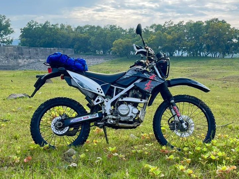 Modifikasi trail vintage pada KLX 150. Foto: Alvian Yoga Yulianto/kumparan