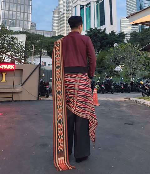 Wastra Kalbar yang tak kalah bagusnya dengan batik. Foto: Dok. Instagram @putra_tarigas