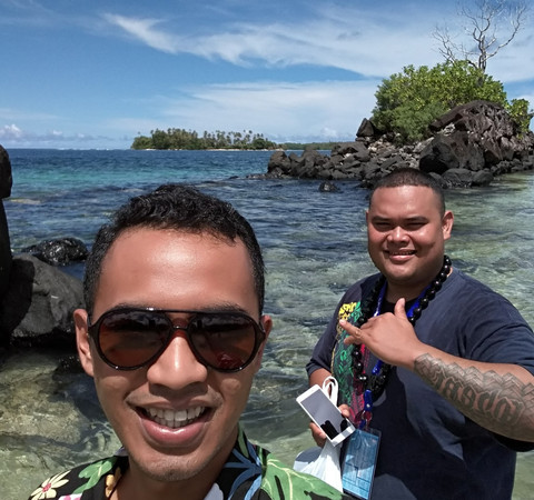 Robert (kanan), LO kami selama di Pohnpei (dok. pribadi)