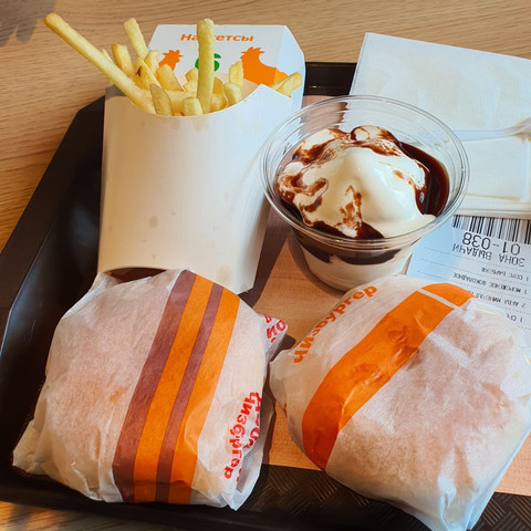 Menu restoran Rusia 'Vkusno i tochka' yang menggantikan McDonald's dengan konsep serupa. Foto: Dokumentasi Pribadi