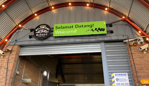 Papan selamat datang di South Melbourne Market