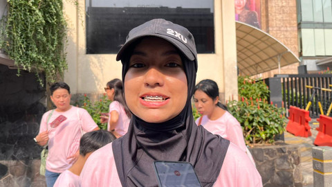 Uti, anggota Kaiser Cancer Center (KCC) di kawasan CFD Bundaran HI, Jakarta Pusat, Minggu (19/10/2025). Foto: Nasywa Athifah/kumparan