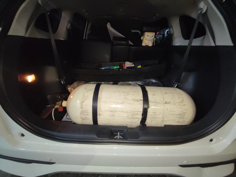 Proses konversi BBG pada Toyota Avanza oleh Komogas di bengkel SuperMekanik. Foto: Dok. Komogas
