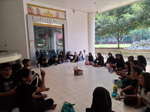 UKM-U  Komunitas Integritas (Koin) Universitas Lampung menggelar kegiatan cleaning to healing di Graha Kemahasiswaan Lama Universitas Lampung pada minggu (19/10). | Foto: istimewa 