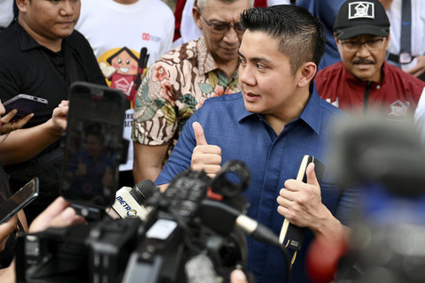 Seskab Letkol Teddy Indra Wijaya dan Mensos Saifullah Yusuf meninjau Sekolah Rakyat 33 Tangerang Selatan, Minggu (19/10/2025). Foto: Dok. Sekertariat Kabinet