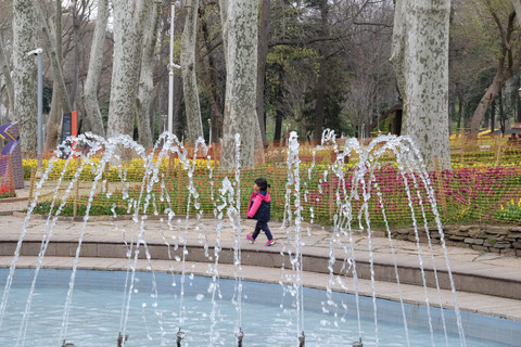 Gülhane Park, salah satu dari sekian banyak ruang terbuka hijau di tengah kota Istanbul. (dokumen pribadi)