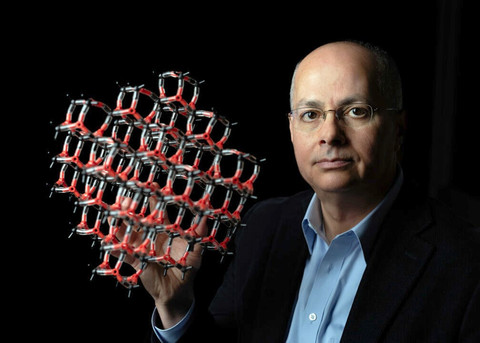 Omar M. Yaghi. Photo: Christopher Michel. sumber: nobelprize.org