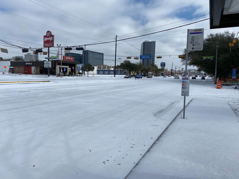 Salju menutupi jalan raya di Houston. Sumber: Dokumen Pribadi.