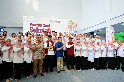 Kunjungan Mensos Gus Ipul bersama Seskab Letkol Teddy Indra Wijaya ke Sekolah Rakyat Menengah Atas (SRMA) 33 Tangerang Selatan. Foto: Dok. Kemensos