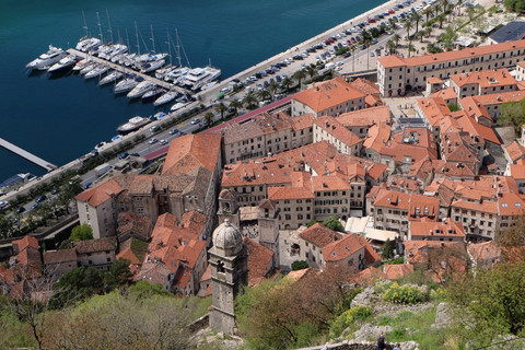 Pemandangan kota tua Kotor dari jalur pendakian (Dok. pribadi - 2023)