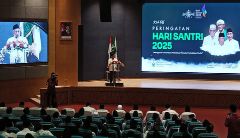 Ketua Yayasan Rumah Sakit Islam (Yarsis) sekaligus Rais Syuriyah PBNU, Prof. Dr. Ir. Muhammad Nuh, DEA, di acara Kick Off Hari Santri 2025 yang digelar di Unusa. Foto: Masruroh/Basra