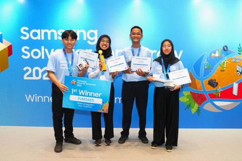 Tim FUNGAES dari SMAN Unggulan M. H. Thamrin, yang membawa inovasi MycoSense. Foto: Samsung