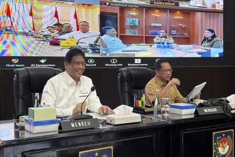 Menkeu Purbaya Yudhi Sadewa (kiri) dan Mendagri Tito Karnavian (kanan) usai rapat koordinasi pengendalian inflasi daerah di kantor Kemendagri, Jakarta, Senin (20/10/2025). Foto: Abid Raihan/kumparan