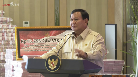 Presiden Prabowo Subianto menyampaikan sambutan saat penyerahan uang sitaan Rp 13,2 T kasus CPO di Kejaksaan Agung, Jakarta, Senin (20/10/2025).  Foto: Youtube/Sekretariat Presiden