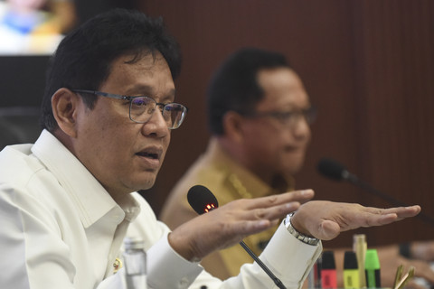 Menteri Keuangan Purbaya Yudhi Sadewa (kiri) bersama Menteri Dalam Negeri Tito Karnavian (kanan) memimpin Rapat Koordinasi Pengendalian Inflasi Tahun 2025 di Kantor Kemendagri, Jakarta, Senin (20/10/2025).  Foto: Indrianto Eko Suwarso/ANTARA FOTO