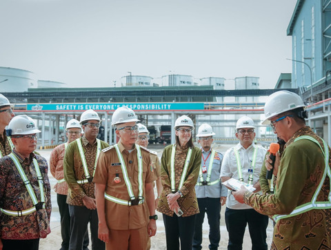 Gubernur Lampung, Rahmat Mirzani Djausal saat meresmikan pabrik penyulingan minyak kelapa sawit (Lampung Refinery) milik PT. Parcim Nusantara Lestari Foods, bagian dari Cargill Group | Foto : Dok. Adpim