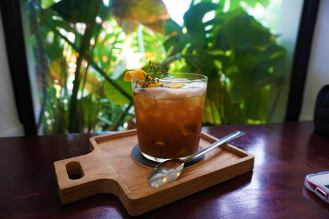 Ilustrasi kopi rasa buah.  Foto: Khue Pham/Shutterstock
