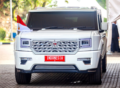Mobil Maung putih menjadi kendaraan resmi Presiden Republik Indonesia. Foto: Sony Herdiana/Shutterstock