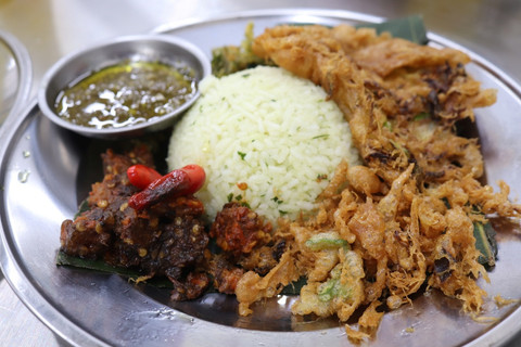 Opening restoran baru spesialisasi oseng telur di Ciledug milik TikTokers Ello MG dan Pewlin (18/10/22025). Foto: Dok. Istimewa